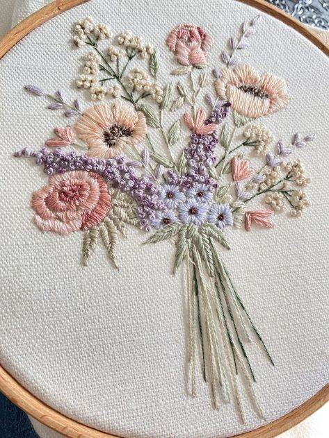 Needle Point Asthetic Flowers, Embroidery Canvas Art Flowers, Anne Of Green Gables Embroidery, Bridgerton Embroidery, Birth Flower Embroidery, Flower Bouquet Embroidery, Embroidered Crafts, Embroidery Designs Flowers, Embroidery Bouquet