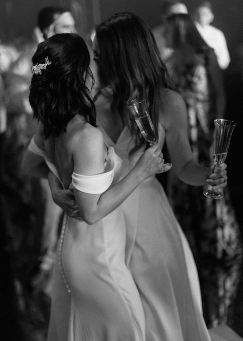 Posing Ideas For Two Women, Wife And Wife Wedding, 2 Women Wedding, Two Brides Photoshoot, 2 Brides Wedding, Wlw Wedding Aesthetic, Two Bride Wedding, Lgbt Wedding Photos, Two Brides Wedding