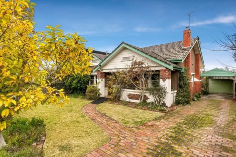 Before & after: An amazing California Bungalow transformation in Melbourne - The Interiors Addict California Bungalow Australian Interior, 1920s California Bungalow Interior, 1920s California Bungalow, 1960 Bungalow Remodel, California Bungalow Interior Design, Bungalow Conversion Before And After, California Bungalow Style Interiors, California Bungalow Australian, Californian Bungalow Interior