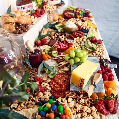 EAT ME 🤗🤗🤗 our ONE metre board 🍴 & ft our trestle table 💫 #20people #feed . . . . . . . . . . . #graze #grazingtable #setup #party #events…