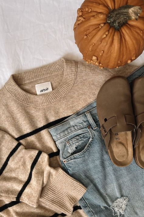 fall 2023 outfit flatlay Ig Filler Photos, Fall Wardrobe Basics, Feed Filler, Flat Lay Photography Fashion, Fashion Flatlay, Flatlay Clothes, Amazon Fall Fashion, Flat Lay Outfit, Fall 2023 Fashion