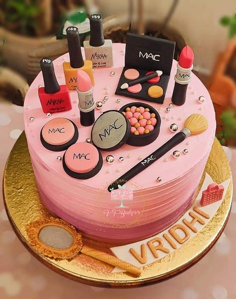 Make Up Cake Designs Birthday, Birthday Cake With Makeup Theme, Torte Per Ditelindje, Make Up Cake Designs, Makeup Cakes Birthday, Cosmetic Cake Ideas, Fruit Filling Cake, Makeup Cake Ideas Birthdays, Fashion Theme Cake