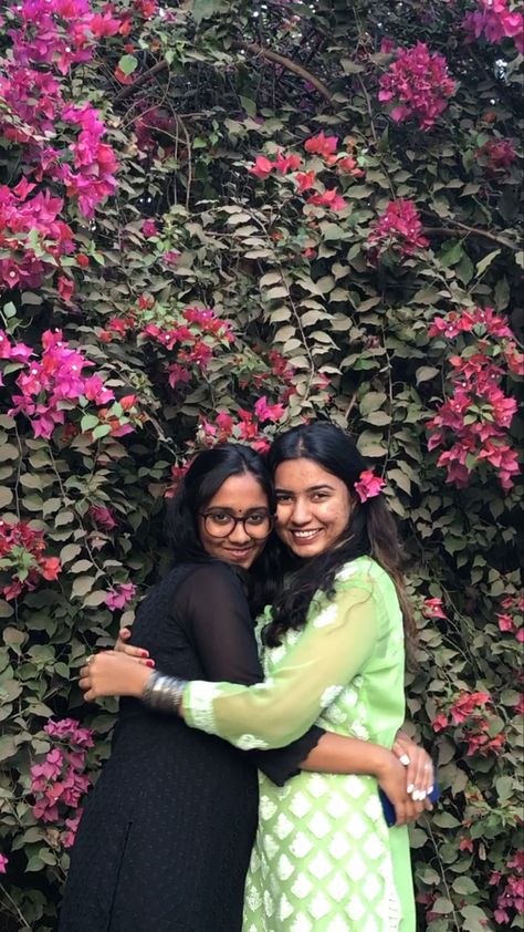 Best Friend Pictures In Traditional, Photo Poses For Two Besties, Bestfriend Aesthetic Poses, Sister Poses Traditional, Poses On One Piece Dress Long, Photo Poses Besties, Cute Photoshoot Ideas With Best Friend, Friends Pic Aesthetic, Best Friend Traditional Photos