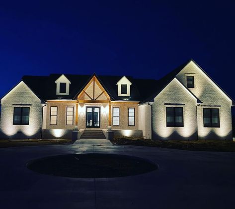 Exterior House Lighting Night, Home Exterior Lighting At Night, Outdoor Uplighting House, Exterior Uplighting House, Eve Lighting Exterior, House Uplighting Outdoor, Modern Farmhouse Exterior Entry, Uplighting House Exterior, Farmhouse Exterior Lights