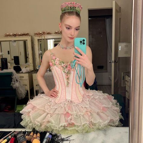 Nutcracker Dance Costumes, Unique Ballet Costumes, Nutcracker Ballerina Costume, Fairy Ballet Costumes, Beautiful Ballet Costumes, The Nutcracker Ballet Costumes, Ballet Outfit Performance, Ballet Performance Outfit, Coppelia Ballet