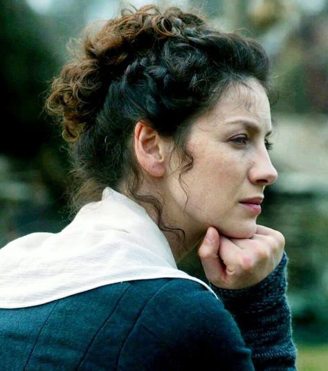 Claire Fraser Costume, Caitriona Balfe Outlander, Outlander Costumes, Starz Tv Series, Outlander Claire, Outlander Season 2, Outlander Season 1, Diana Gabaldon Outlander, Outlander Casting