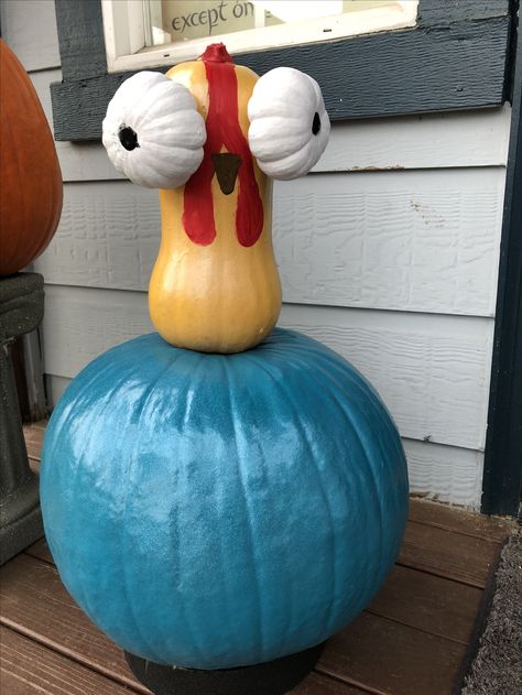 Hei hei from Moana Hei Hei Moana, Halloween Pumpkin Crafts, Creative Pumpkin Painting, Creative Pumpkin Decorating, Cute Pumpkin Carving, Kreative Snacks, Pumpkin Decorating Contest, Halloween Decor Diy, Pumpkin Contest