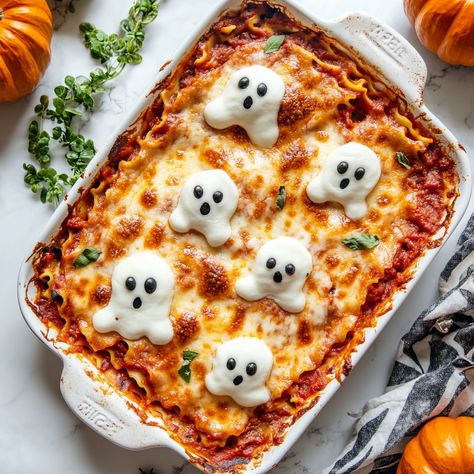 Looking for some inspiration for Halloween dinner ideas? I’ve got you covered with this collection of 20 of the very best recipes! Whether you’re... Halloween Dinners For Adults, Halloween Inspired Dinner Ideas, Halloween Inspired Dinner, Halloween Recipes Dinner Main Dishes, Halloween Themed Dinner Food, Halloween Themed Meals, Halloween Lasagna, Halloween Theme Dinner, Halloween Supper Ideas