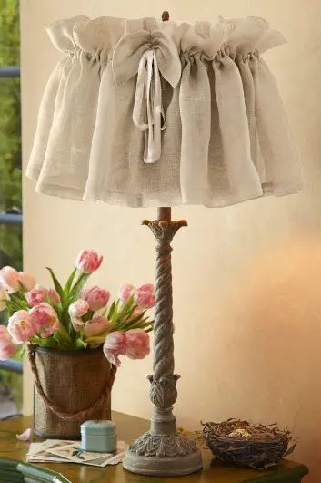 Shabby Sheek, Shabby Chic Decorating, Linen Lampshade, Linen Lamp Shades, Decoration Shabby, Diy Lampe, Shabby Chic Lamps, Estilo Shabby Chic, Diy Lamp Shade