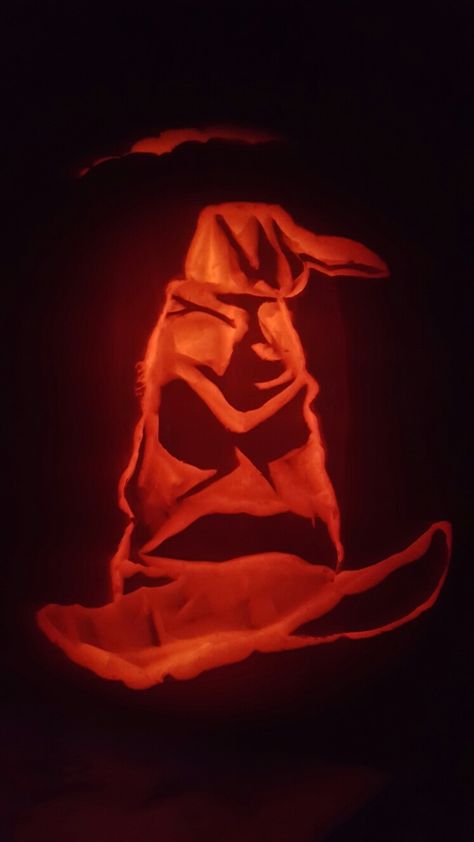 Sorting hat Harry Potter Pumpkin Sorting Hat Pumpkin Carving, Pumpkin Carving Ideas Harry Potter, Hedwig Pumpkin, Harry Potter Pumpkin Ideas, Sorting Hat Harry Potter, Harry Potter Pumpkin Carving, Stingy Jack, Pumpkin Inspo, Pumkin Ideas