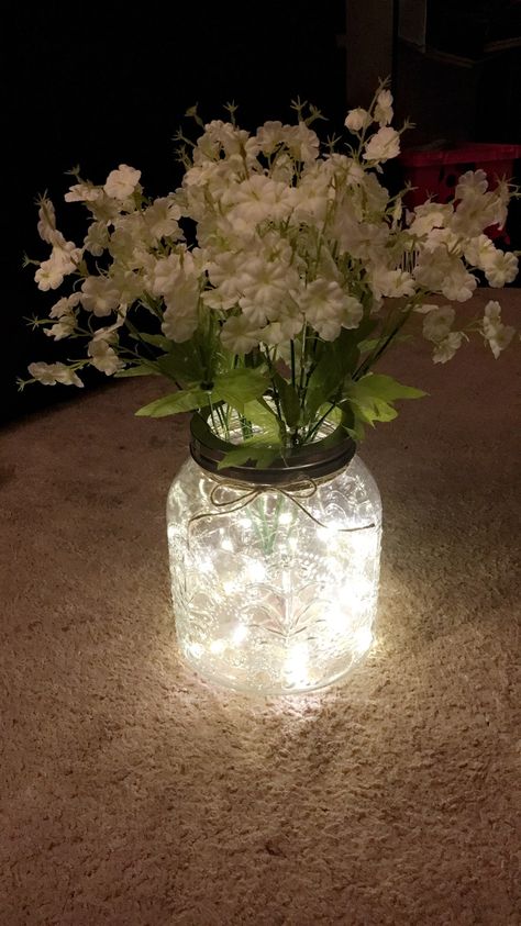 Fairy Lights Diy, Diy Wedding Lighting, Mason Jar Fairy Lights, Fairy Lights Wedding, Diy Wedding On A Budget, Diy String Lights, Herb Wall, Lighted Centerpieces, Mason Jar Vases