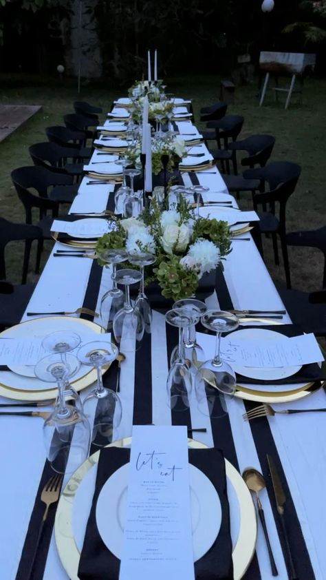 60th Dinner Party Decorations, Male Table Centerpieces, Mens Birthday Tablescape, Elegant Dinner Party Decorations, Elegant Party Ideas, Ncaa Bracket, Green Wedding Decorations, 40th Birthday Party Decorations, Decoration Evenementielle