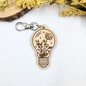 Small Engraving Ideas, Keychain Laser Cut, Wood Keychain Ideas, Wooden Keychain Ideas, Laser Cut Keychain, Keychain Wood, Wood Laser Ideas, Laser Cut Wood Crafts, Wood Keychain