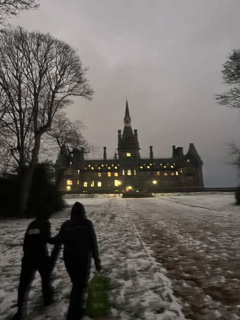 Boarding School Christmas, Winter In Edinburgh, School In Winter Aesthetic, Uk Private School, Rich Boarding School Aesthetic, School Winter Aesthetic, Winter School Aesthetic, Edinburgh Snow, Uk Boarding School