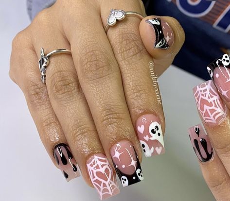 Black Square Nail Designs, Black Halloween Acrylic Nails, Bape Nails Acrylic, Sanrio Halloween Nails, Scream Acrylic Nails, Black Coquette Nails, Purple Spooky Nails, Hello Kitty Halloween Nails, Cute Spooky Nails