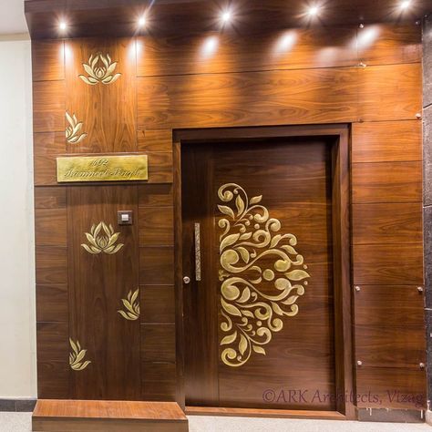 Small Flat, Cosy Interiors: modern Houses by ARK Architects & Interior Designers Main Door Design Entrance, Indian Main Door Designs, Best Door Designs, दरवाजा डिजाइन, Plates Ideas, House Main Door, House Main Door Design, Modern Gate, Main Entrance Door Design