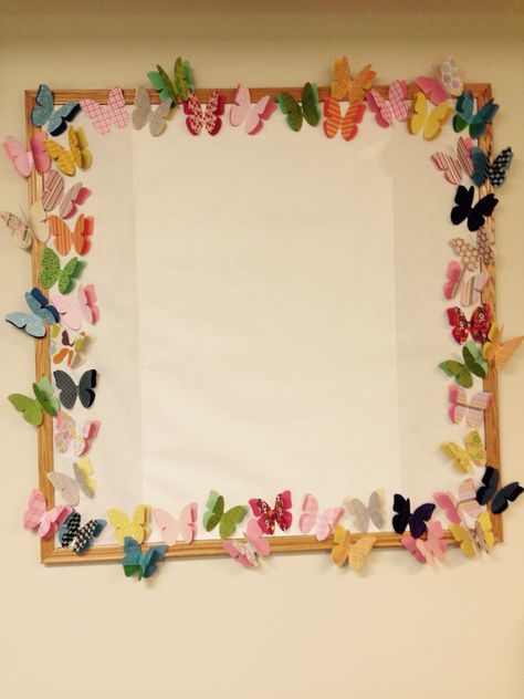 Butterfly border!! Butterfly Classroom Theme, Butterfly Classroom, Butterfly Bulletin Board, Boarders For Bulletin Boards, Notice Board Decoration, Class Board Decoration, Butterflies Classroom, Soft Board Decoration, Butterfly Border