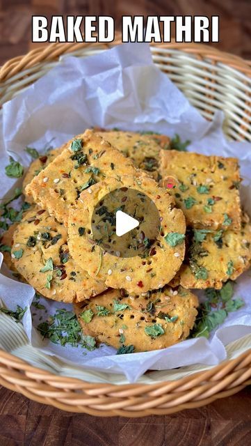 Henna Aggarwal on Instagram: "🍘Baked Mathri🍘 Crispy Baked Methi Mathri – the baked version of the traditional mathri is easy to make and a healthier alternative to the fried ones!  Rice Flour- 1/2 Cup Besan- 1/4 Cup Sooji- 3 Tbsp Salt- 1/2 Tsp Pepper Powder- 1/4 Tsp Heeng- 2 Pinches Haldi- 1/4 Tsp Chilli Powder- 2 Tsp Ajwain- 1/4 Tsp Kasuri Methi- 1 Tbsp Jeera- 1/2 Tsp Dhaniya Powder- 1/2 Tsp Sesame Seeds- 1 Tbsp Flax Seeds- 1 Tbsp Ghee- 3 Tbsp Water- 5 Tbsp  #Mathri #BakedMathri #Snack #IndianSnack #Mathi #SnackTime  [Mathri Recipe, Baked Mathri, Indian Snack, Snacks, Easy Recipes, Baked Recipes]" Baked Mathri Recipe, Methi Mathri Recipe, Diwali Snacks Recipe Videos, Mathi Recipe, Mathri Recipe Indian Snacks, Quick Snacks Easy Indian, Baked Indian Snacks, Diwali Treats, Mathri Recipe