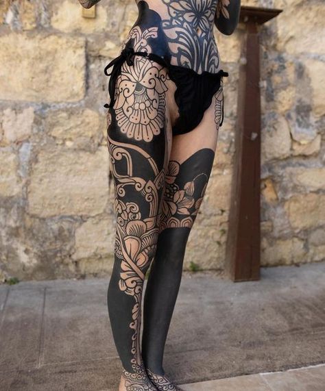 Tattoo Bein Frau, Half And Full Sleeve Tattoos, Tato Paha, Cute Thigh Tattoos, Chica Chola, Bauch Tattoos, Full Leg Tattoos, Blackout Tattoo, Foot Tattoos For Women