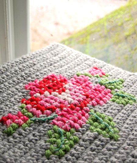 Cross Stitch On Crochet Blanket, Cross Stitch Over Crochet, Cross Stitch On Crochet, Crochet Footstool, Cross Stitch Crochet, Pretty Cross, Crochet Cross Stitch, Afghan Stitch, Crochet Beautiful