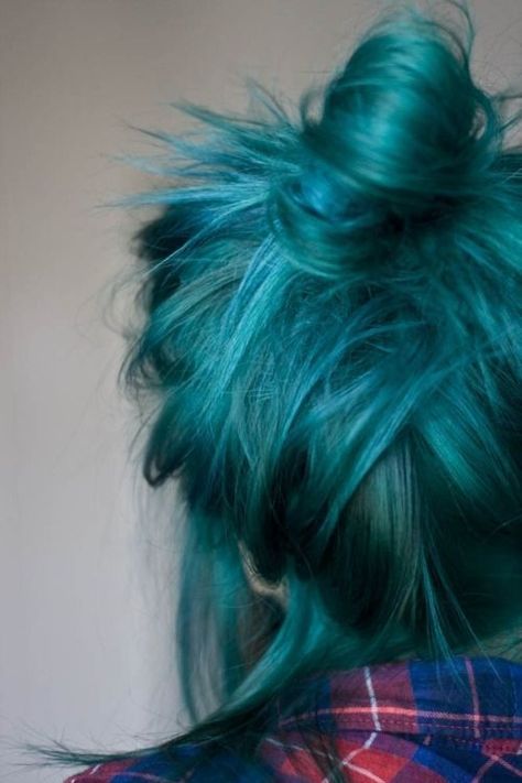 Teal Hair Teal Ombre Hair, Wild Hair Color, Mermaid Hair Color, Teal Ombre, Hair Color Unique, Teal Hair, Turquoise Hair, Bright Hair Colors, Pretty Hair Color