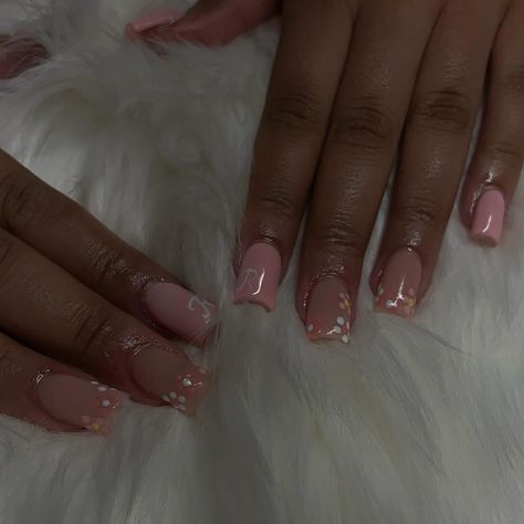 🌸❕💗 - - - set specifics: • medium tapered square • nail art - acrylic powder: young nails (shade: cover rosebud) - #nails #acrylicnails #frenchtipnails #gelpolish #beginnernailtech #bookwithme #manicure #clovis #559 #fresno #shortnails #gel #explorepage #clovisnailtech #summernails #mediumnailideas #nailideas #flowernails Square Nail Art, Square Nail, Tapered Square, Young Nails, Acrylic Powder, French Tip Nails, Square Nails, Flower Nails, Art Acrylic