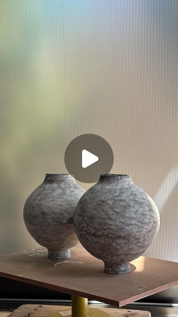 Coil Pottery Ideas, Ceramic Vessels Ideas, Pottery Vases Handmade, Clay Hacks, Craft Pottery, Vase Form, Coil Pottery, Pottery Inspo, Beginner Pottery