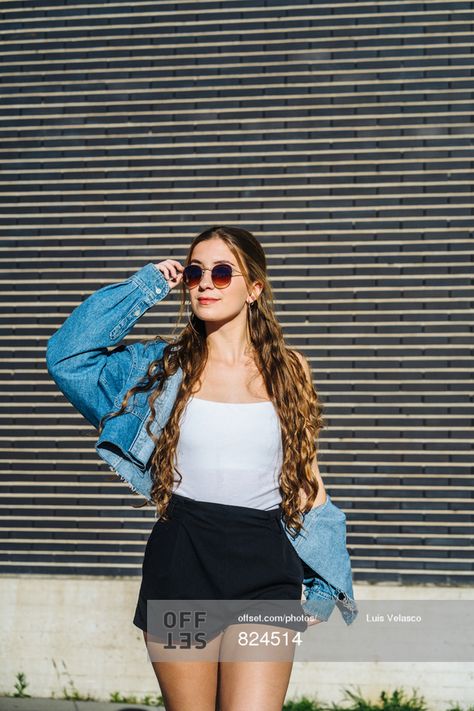 Poses In Sunglasses, Poses With Sunglasses, Sunglasses Pose, Adjusting Glasses, Poses Women, Girl With Sunglasses, Poses References, Photography Poses Women, Portrait Poses