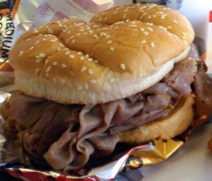 Arbys Roast Beef Sandwich, Roast Beef Sandwich Recipes, Beef Sandwich Recipes, Roast Beef Sandwich, Beef Sandwiches, Sandwich Bar, Roast Beef Sandwiches, Deli Sandwiches, Copycat Restaurant Recipes