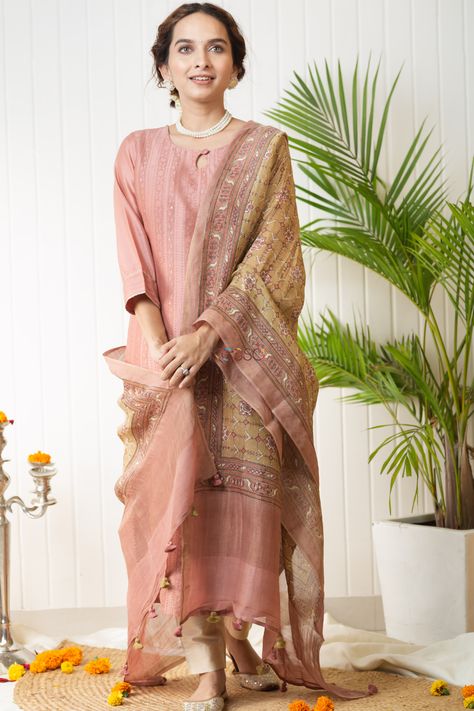 Kurta With Dupatta, Chanderi Dupatta, Silky Skin, Kurta Dress, Kantha Work, Dupatta Set, Indian Textiles, Straight Kurta, Silk Pants