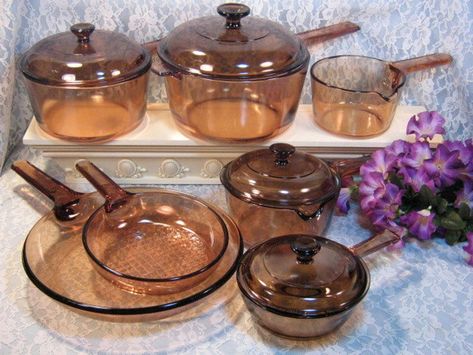 Vintage Corning Ware Pyrex Brown or Amber Visions Glass Cookware Set, Saucepans and Skillets in an Extra Large 11 Piece Custom Set. This line is also known as Visionware. The Visions line is glass made by Corning was made in the USA or France, it was made in from 1982 to 1993 and has been discontinued. Earlier pieces were made in France, production was later moved to the USA. Go Green with this set, glass is safe for cooking, no health worries and since glass heats more quickly you can cook at a Glass Cookware, Vintage Cookware, Saucepans, Vintage Memory, Cookware Sets, Cool Kitchen Gadgets, Cooking Pot, Good Ole, Cookware Set