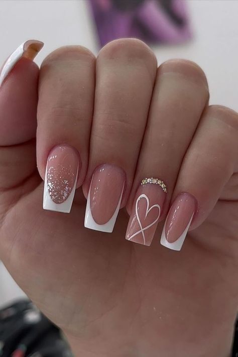 Fancy French Nails Design, White French Tip Nails Design, Short White Nails Design Ideas, White French Nail Designs, Short Gel X Nail Designs, Uñas Press On, French Nails With Rhinestones, Nails French Design, Manicure Designs For Short Nails