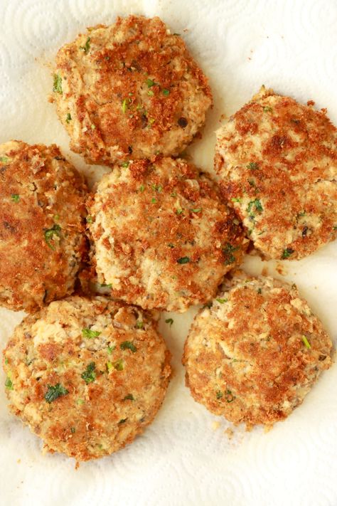 Simple Salmon Patties Recipe, Canned Salmon Cakes, Old Fashioned Salmon Patties, Homemade Salmon Patties, Fresh Salmon Patties, Southern Salmon Patties, Best Salmon Patties, Salmon Croquettes Recipe, Baked Salmon Patties