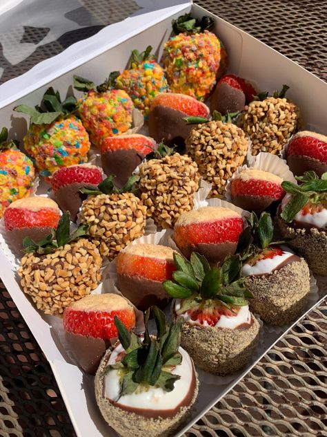 Choco Covered Strawberries, Chocolate Covered Strawberries Date Night, Chocolate Covered Strawberries Price List, Valentines Chocolate Covered Strawberry For Him, Chocolate Covered Strawberries Menu Ideas, Chocante Covered Strawberries, Strawberry Business, Culinary Dishes, Valentines Goodies