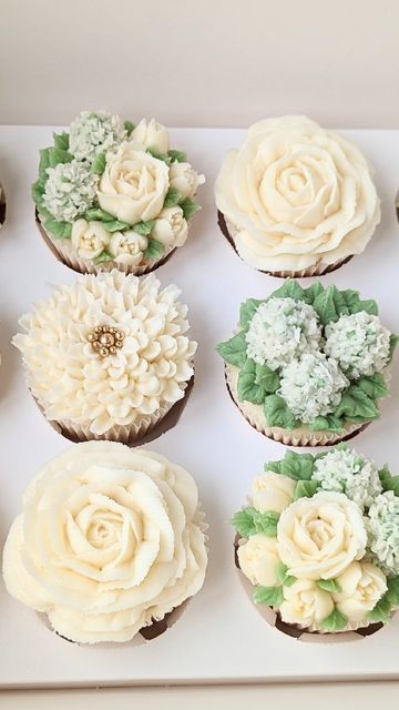 White Flower Cupcakes, White Floral Cupcakes, Dahlia Flower Cupcakes, Buttercream Hydrangea Cake, Hydrangea Buttercream Flowers, Hydrangea Cupcake Bouquet, Bouquet Cupcakes, Hydrangea Cupcakes, Decorated Desserts