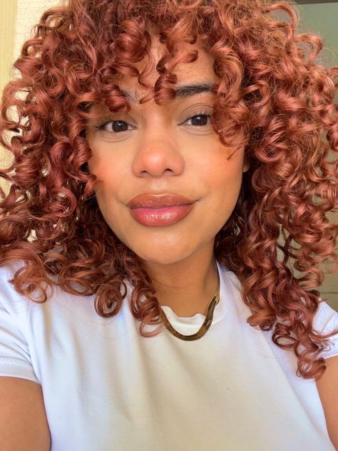 Copper Hair Natural Curls, Copper Curly Hair Black Women, Rose Gold Curly Hair, Copper Balayage Curly Hair, Copper Hair Curly, Copper Brown Curly Hair, Curly Hair Copper, Red Curly Hairstyles, Curly Copper Hair