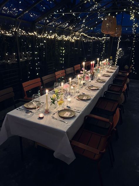 Fall Sweet 16 Ideas, Sweet 16 Restaurant Party, Fancy Birthday Dinner, Dinner Party Entertainment, Classy 21st Birthday, Capricorn Szn, Friendsgiving 2023, Classy Dinner Party, Restaurant Vibes