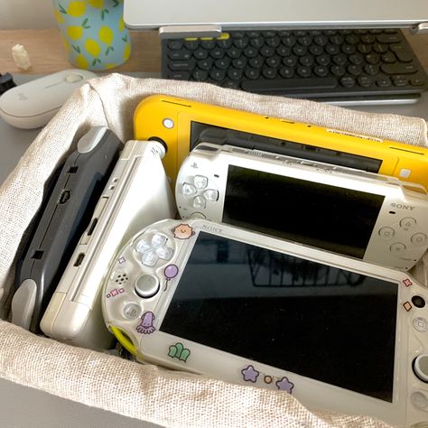 Game Consoles Aesthetic, Retro Gaming Console, Game Console Aesthetic, Psvita Games, Psp Aesthetic, Psp Vita, Nintendo Handheld, Psp Games, Portable Game Console