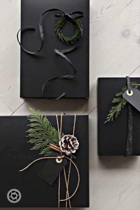 Christmas Gift Wrapping 2023, Christmas Wrapping Ideas 2023, Classy Gift Wrapping, Minimal Gift Wrapping, Black Christmas Present Wrapping, Black Christmas Gift Wrapping, Black Christmas Wrapping Ideas, Black Wrapping Paper Ideas, Large Gift Wrapping Ideas