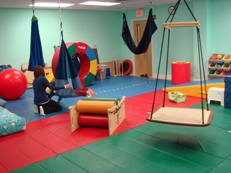 pediatric therapy gym - Google Search Occupational Therapy Equipment, Play Therapy Room, Sensory Classroom, Occupational Therapy Kids, Indoor Playroom, Sensory Therapy, Pediatric Physical Therapy, Pediatric Occupational Therapy, Sensory Rooms