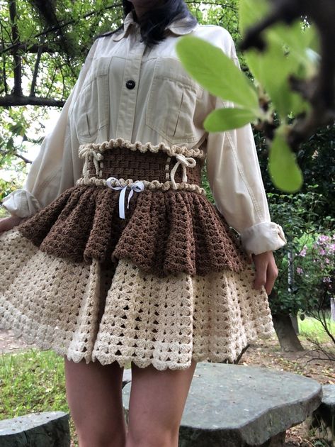 Pola Rok, Mode Emo, Crochet Bottoms, Mode Kawaii, Mode Crochet, Crochet Skirts, Crochet Design Pattern, Crochet Clothing And Accessories, Kawaii Crochet