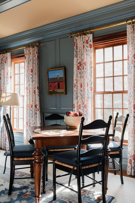 New England Cape Interior, Colonial Home Interior Trim, 18th Century New England House Interior, New England Style Decor, Boston Home Interior, Updated Colonial Home Interior Design, New England Interior Design Style, Dutch Colonial Interior Design, New Colonial Interior Design