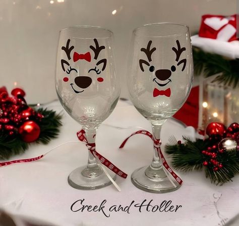 Reindeer Stem, Reindeer Wine Glasses, Snowman Wine Glasses, Painted Wine Glasses Christmas, Reindeer Hot Chocolate, Parkersburg Wv, Diy Wine Glasses, Snowman Design, Market Ideas