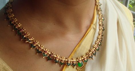 Kerala Jewellery, A Necklace, Traditional Jewelry, My Mom, Kerala, Gold Jewelry, Gold Necklace, Sparkle, Beads