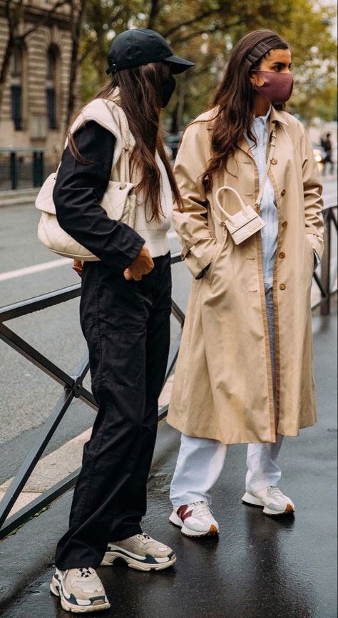 Rainy Outfit, Zapatillas New Balance, New Balance Outfit, Winter Street, Moda Paris, Paris Fashion Week Street Style, The Best Street Style, Street Style Paris, Paris Street Style