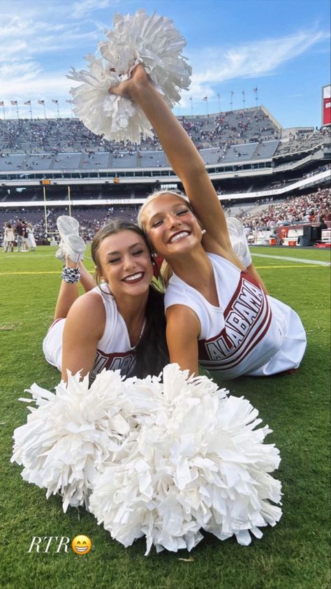 Fall Cheer Aesthetic, College Cheer Pictures, Fnl Picture Ideas Cheer, Game Day Poses Cheer, Cute Cheer Pictures With Friends, Cheer Action Shots Photography, College Cheer Poses, Cute Cheer Poses Best Friends, Cheerleading Pictures Poses Best Friends