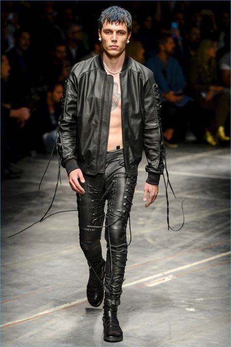 Marcelo Burlon County of Milan makes a leather statement with lace details for spring-summer 2017. Boys Leather Jacket, Milan Fashion Week Men, Male Outfit, Leather Clothes, Street Style Grunge, Gay Fashion, Marcelo Burlon, Monochrome Fashion, Black Outfits