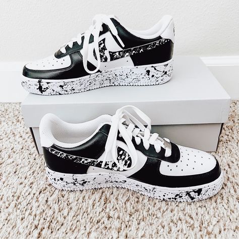 Custom Dunks, Customising Shoes, Shoes Game, Streetwear Art, Fire Shoes, Air Force One Shoes, Casual Shoes Women Sneakers, Nike Shoes Women Fashion, Cool Nikes