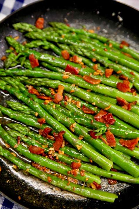 Sauteed Asparagus With Bacon, Asparagus Bacon Recipes, Asperigus Recipes Stove, Asperigus Recipes, Bacon Asparagus Recipes, Roasted Asparagus With Bacon, Asparagus Stove Top, Asparagus With Bacon, Pan Fried Asparagus