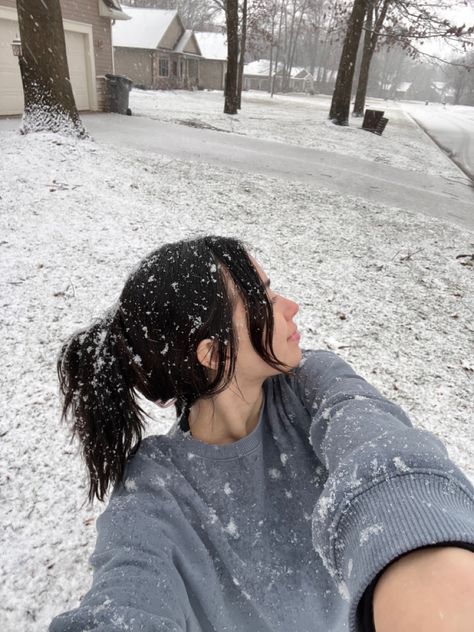 Snow In Hair Aesthetic, Snow In Hair, Snow Selfies, Snow Selfie, Winter Selfie, Crazy Photos, 3a Hair, Skiing Aesthetic, Camera Ideas